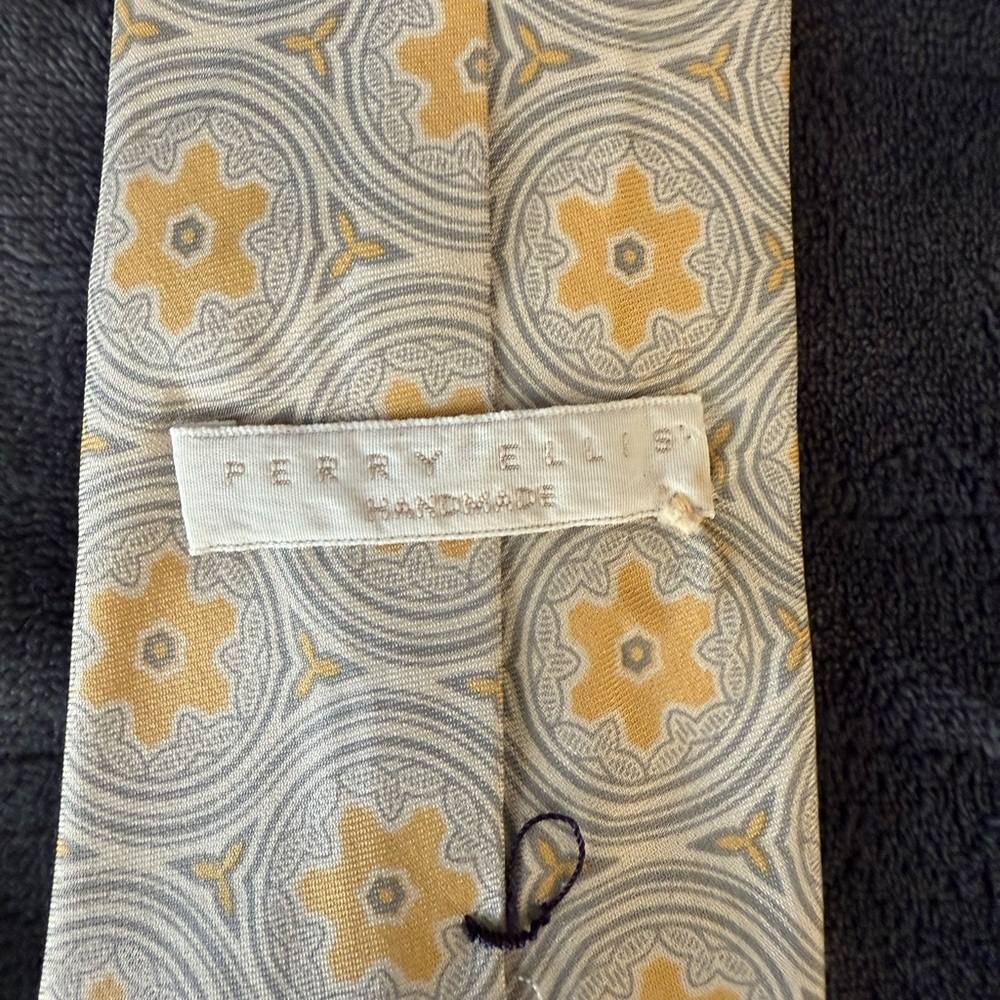 Perry Ellis Gray and Gold Patterned Tie